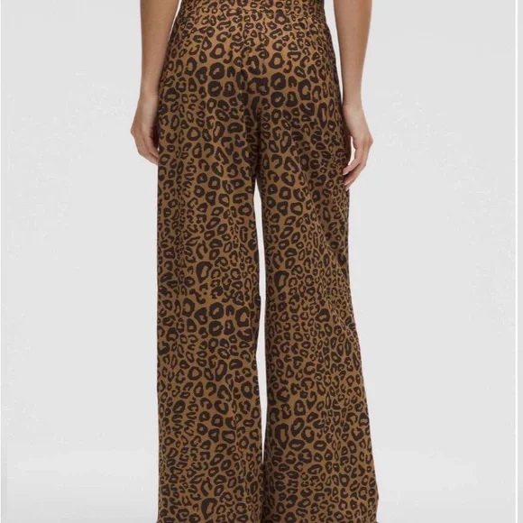 Lululemon NWT Swift Mid Rise Leopard Mini Desert Khaki Wide-Leg Pants SIZE 10 - Picture 3 of 9